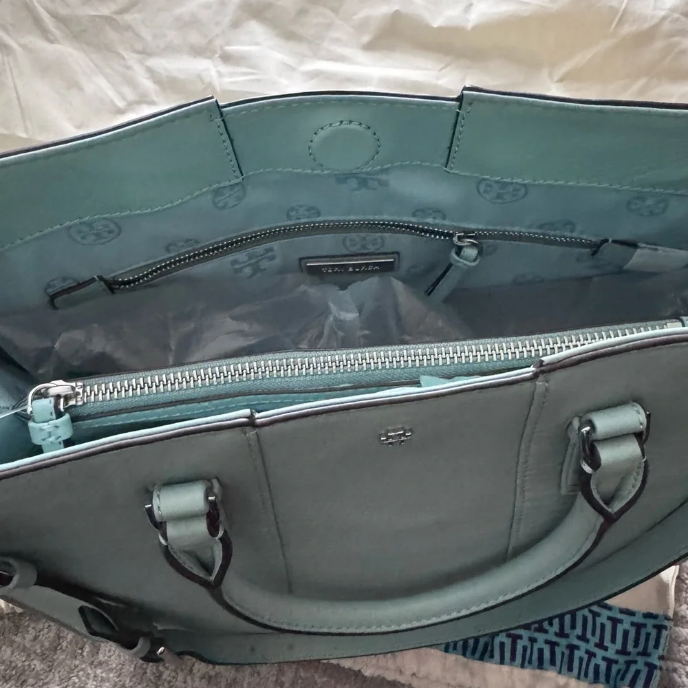 TORY BURCH "CASS" SOFT PEBBLED LEATHER LARGE TOTE BAG - Picture 4 of 6